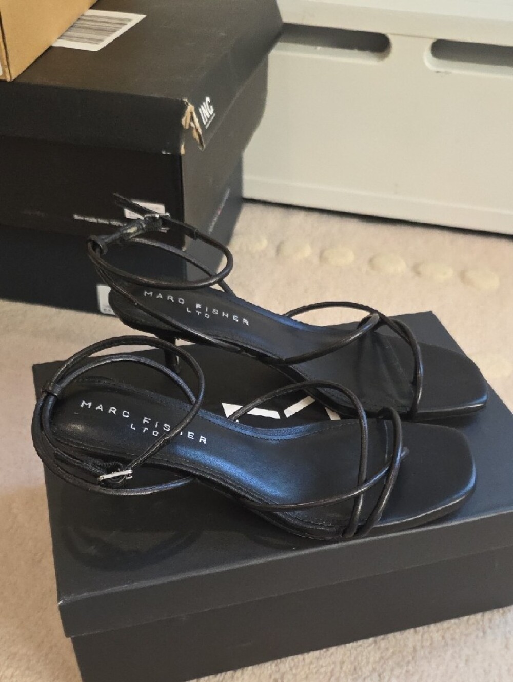Marc Fisher Black Ballen Strappy Low Heel Sandal. Size 8 - Picture 2 of 10